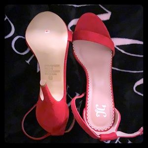 Red Journee Collection Heels  NWOT